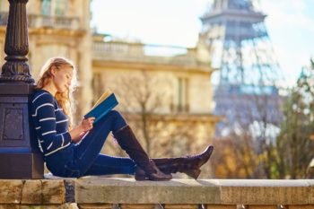 j1-student-on-visa a student researching J1 visa health insurance requirements for studying in the U.S.