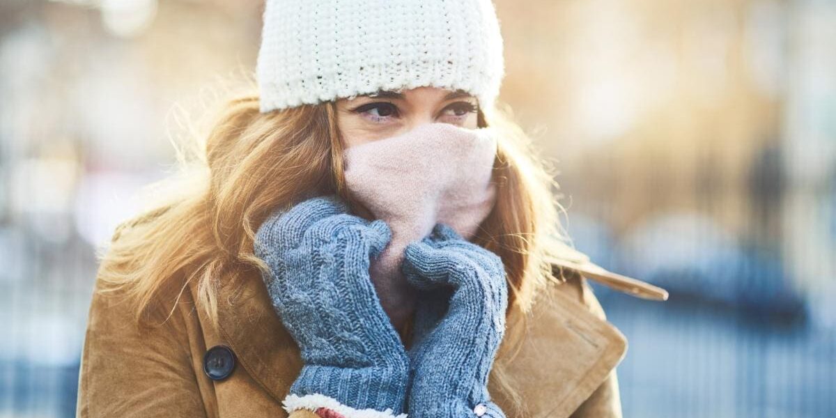 woman-winter-clothing a woman wrapped up warm in a snowy city, protecting herself after reading our expert skin care tips for living abroad